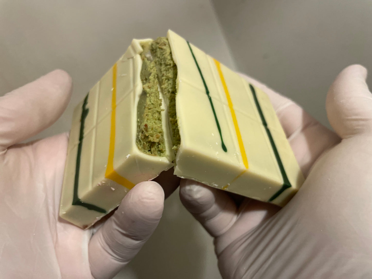 Dubai White Chocolate Pistachio Bar - 145 g